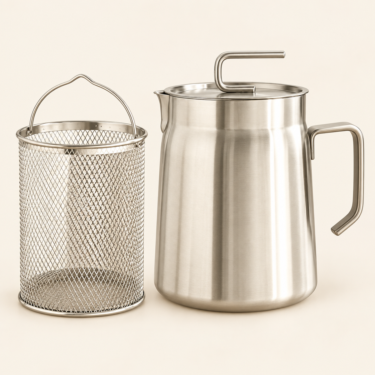 Stainless steel oil keeper with lid and mesh basket